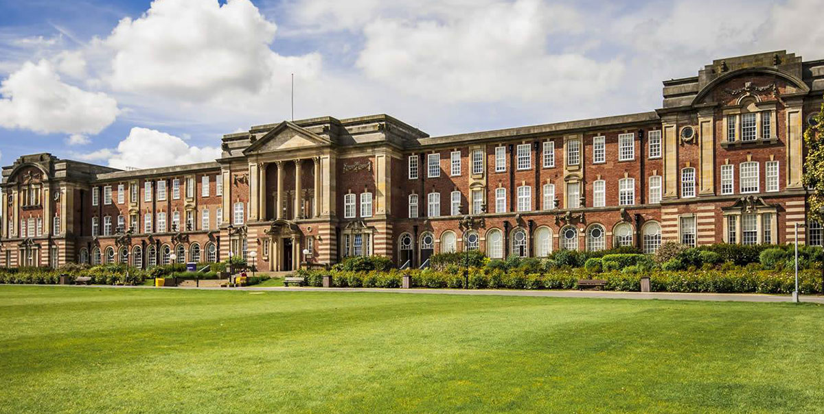 University of leeds. Г.Лидс Великобритания университет. Гернон город во Франции университет. University of Leeds университет факультеты и специальности. Лидс Беккет университет история.